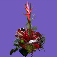 Luxusní klobásová kytice s čabajkami, chorizem, francouzským sýrem, belgickými pralinkami a helikonií