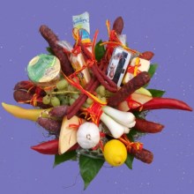 syrovo-klobasova-kytice-kvetinarstvi-brno